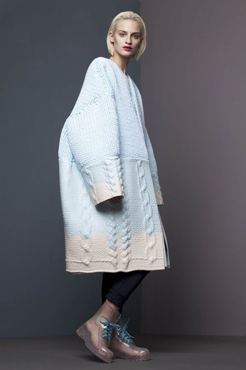 Renata Gar, Aver, fashion, sweater, Best knits, Aver Report, Knit Revolution, Ram sweater, amazing knitting, designer, ombre, coat